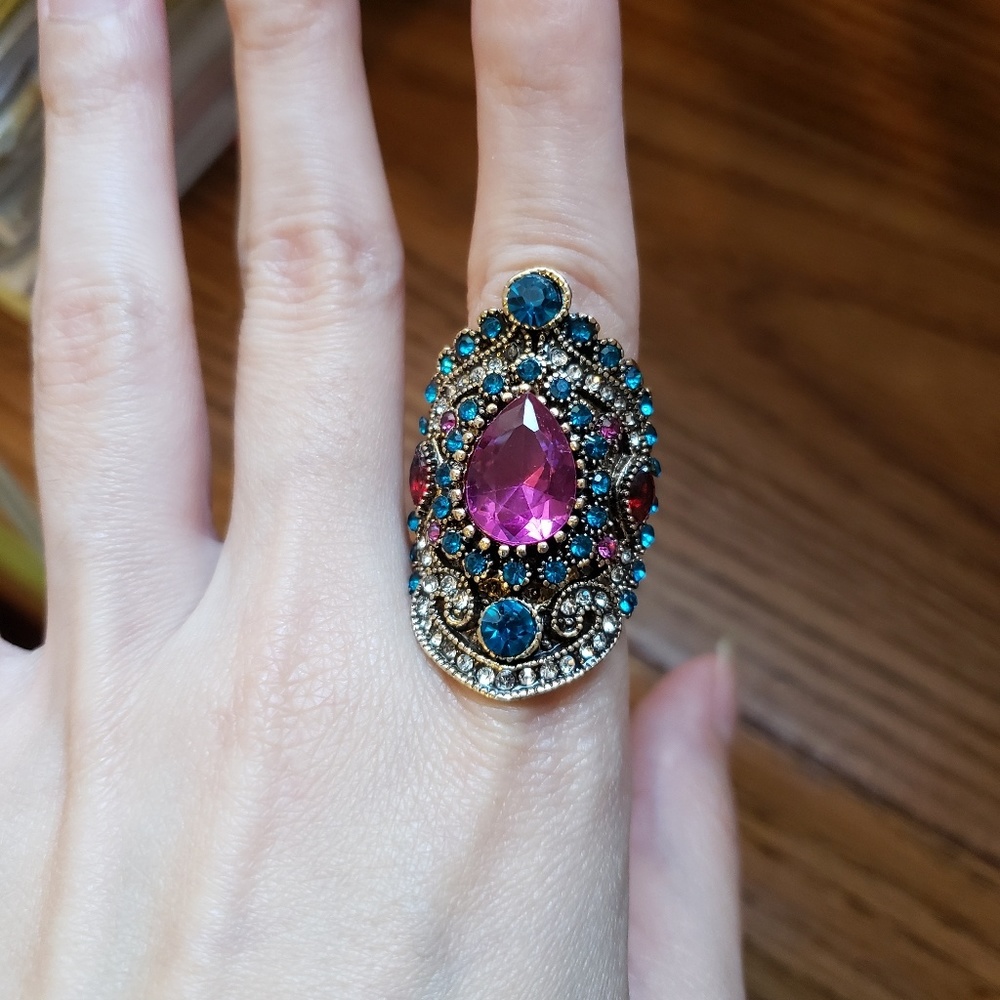 ❗ONLY 1 LEFT❗Vintage Mosaic Crystal Statement Ring - Picture 7 of 8